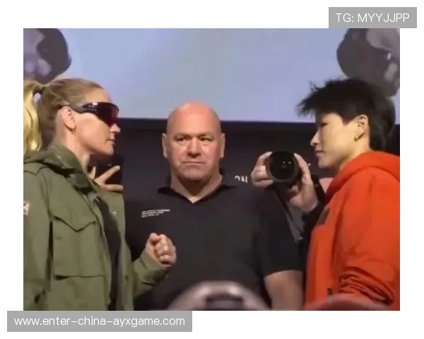 UFC选手兴奋到摔倒引全场笑,令人捧腹的一刻 UFC选手兴奋到摔倒引全场笑,令人捧腹的一刻