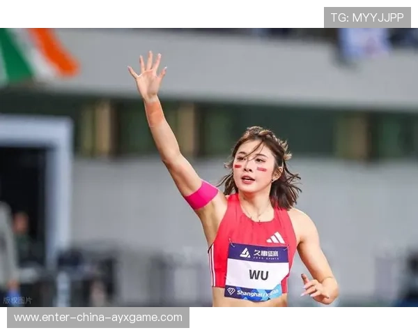 女子百米大战跑出惊人 10.65