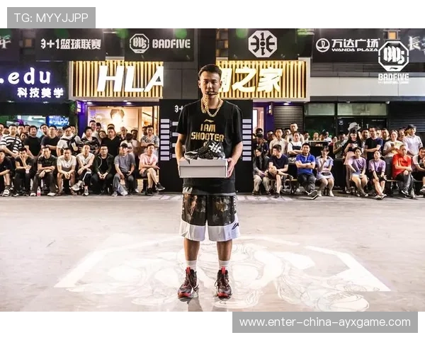 李宁再度轰动全场：重新尝试扣篮，全网笑疯！